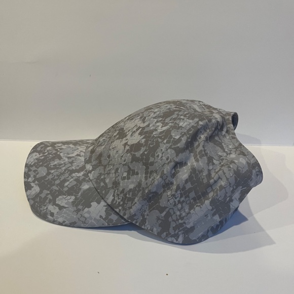 Lululemon Fast And Free Running‎ Lightweight Hat Snake Camo - Picture 3 of 9